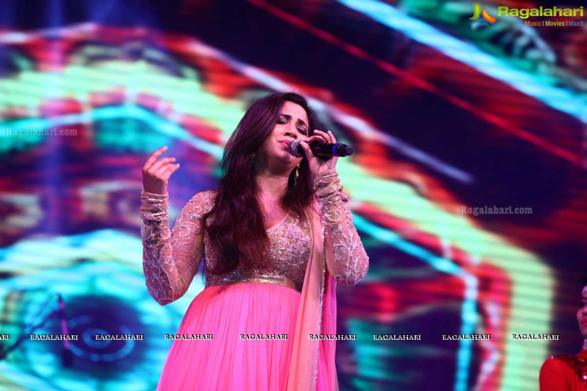 Shreya Ghoshal-Live In Concert by Deepshikha Mahila Club at Fort Grand, Hyderabad