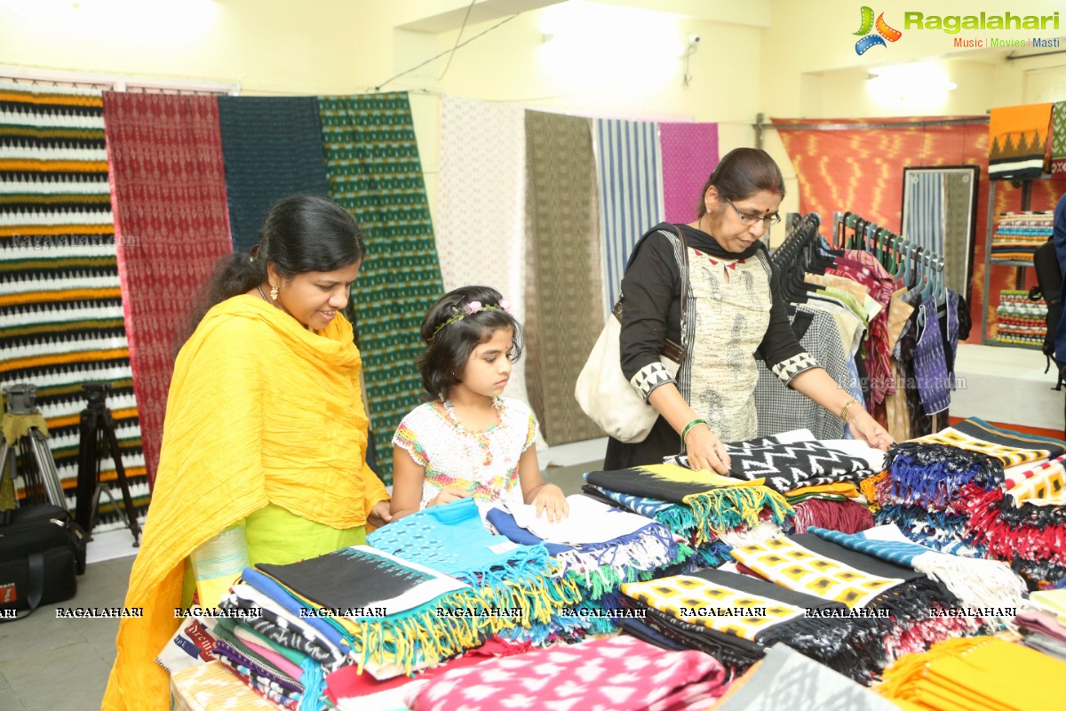 Pochampally IKAT Art Mela Launch by Deekshita Parvathi and Sailaja Reddy at YMCA Hall