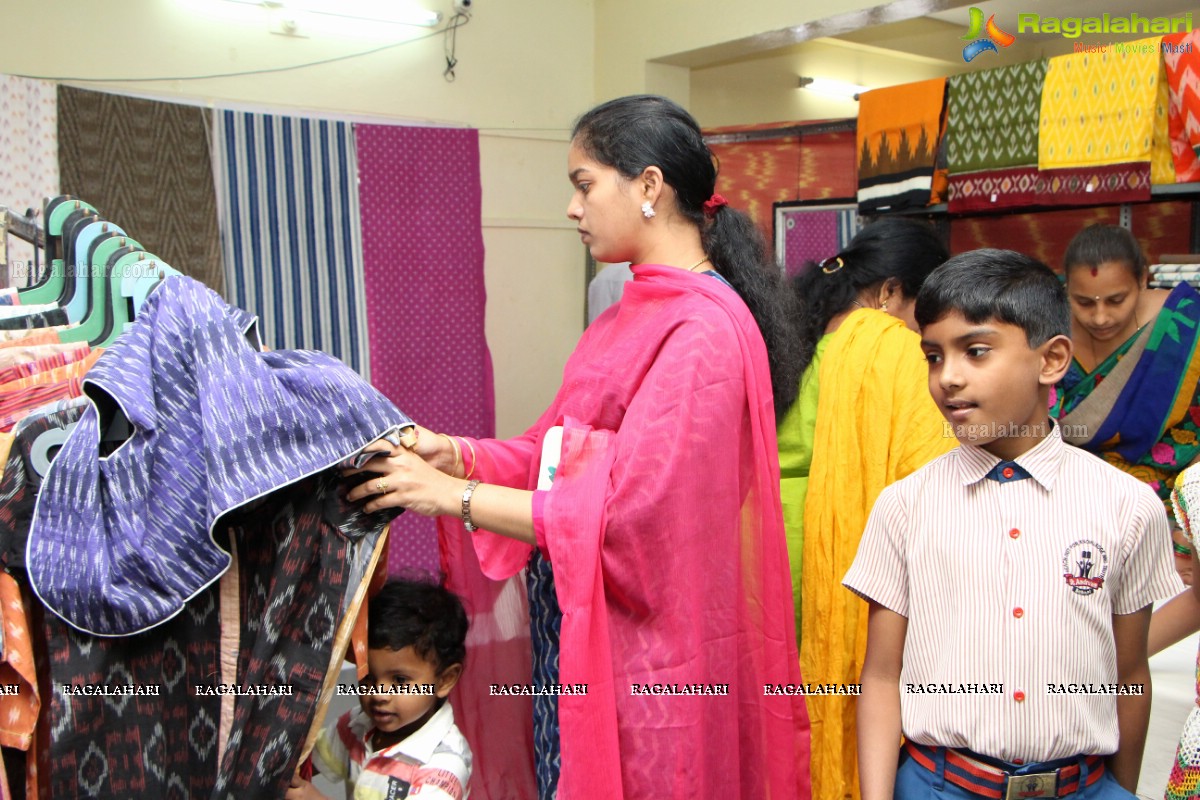 Pochampally IKAT Art Mela Launch by Deekshita Parvathi and Sailaja Reddy at YMCA Hall