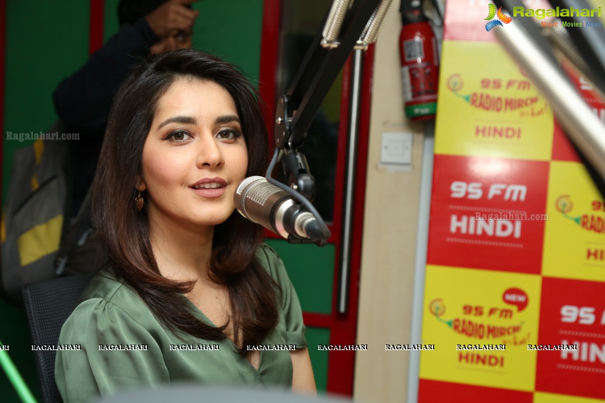 Mirchi 95 Suno Mercedes Jeeto Contest at Radio Mirchi, Begumpet