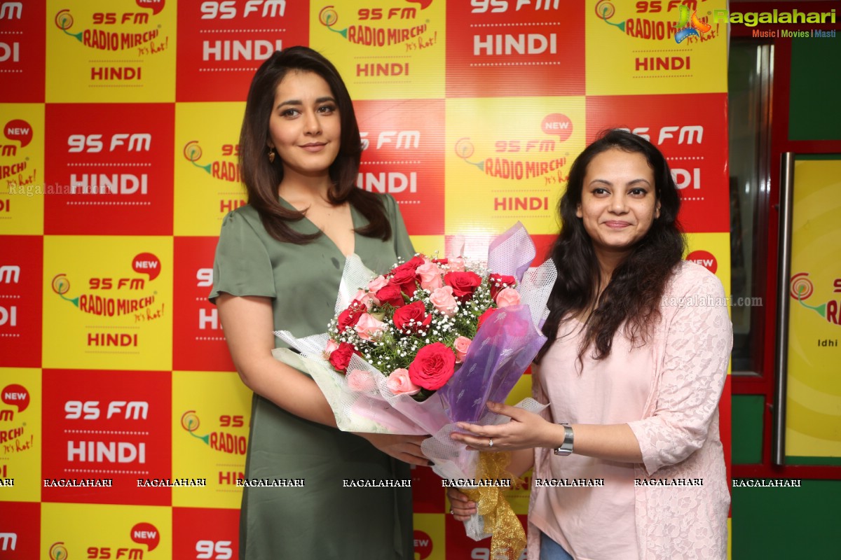 Mirchi 95 Suno Mercedes Jeeto Contest at Radio Mirchi, Begumpet