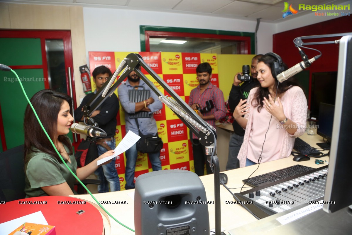 Mirchi 95 Suno Mercedes Jeeto Contest at Radio Mirchi, Begumpet