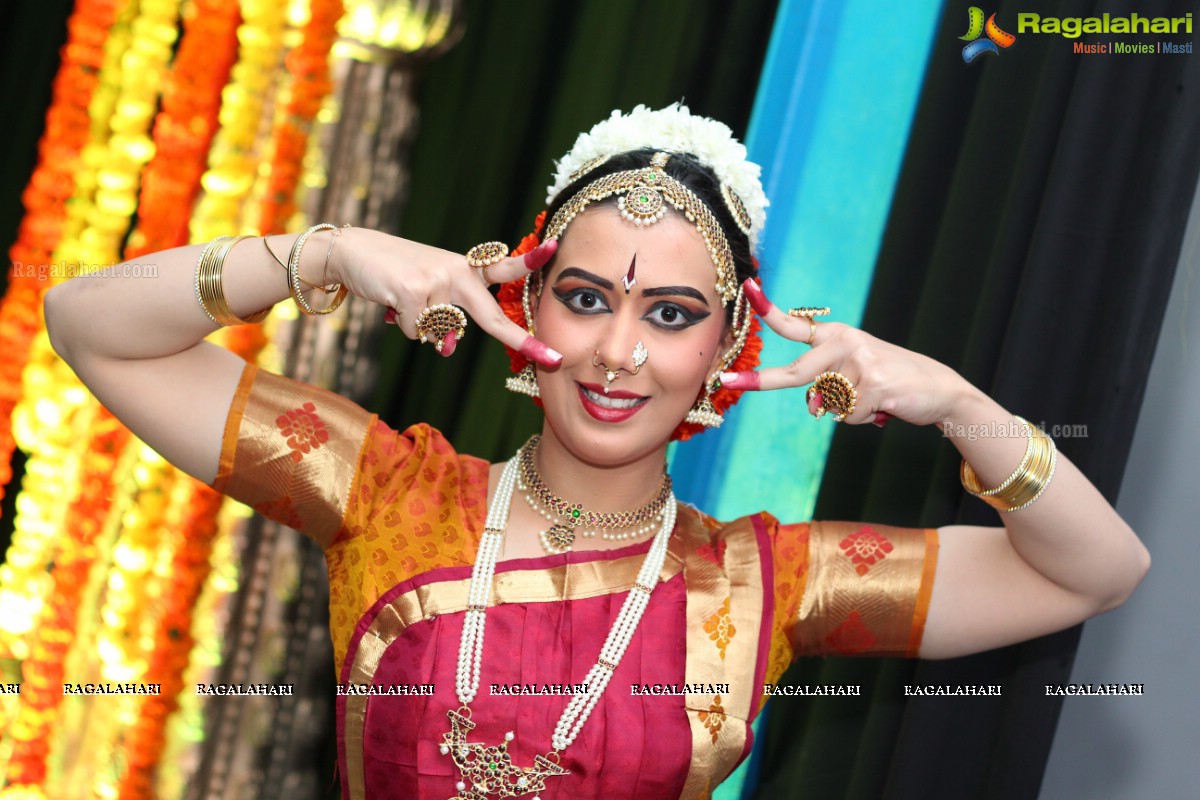 Bharatnatyam Arangetram of Nisha Durr at Keys High School, Hyderabad