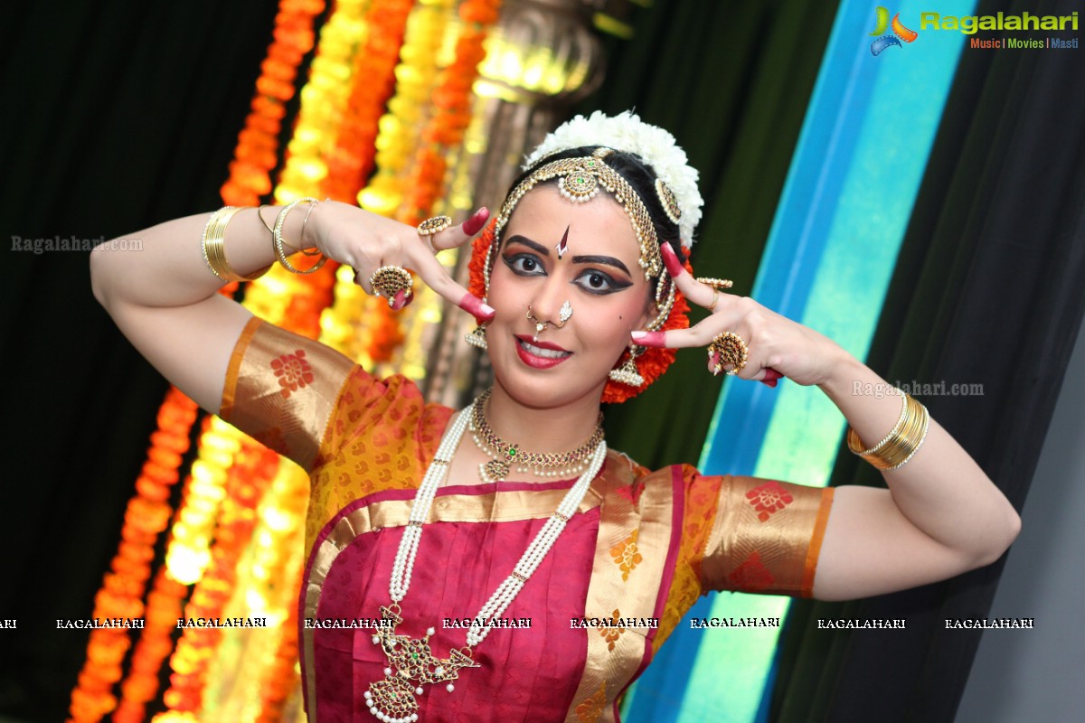 Bharatnatyam Arangetram of Nisha Durr at Keys High School, Hyderabad