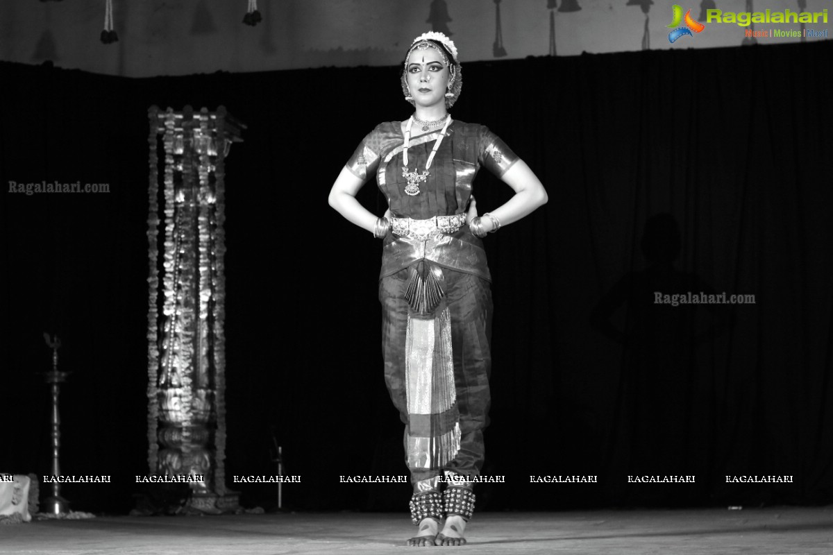 Bharatnatyam Arangetram of Nisha Durr at Keys High School, Hyderabad