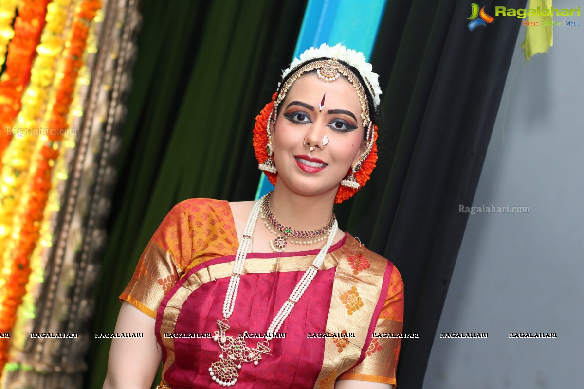 Bharatnatyam Arangetram of Nisha Durr at Keys High School, Hyderabad