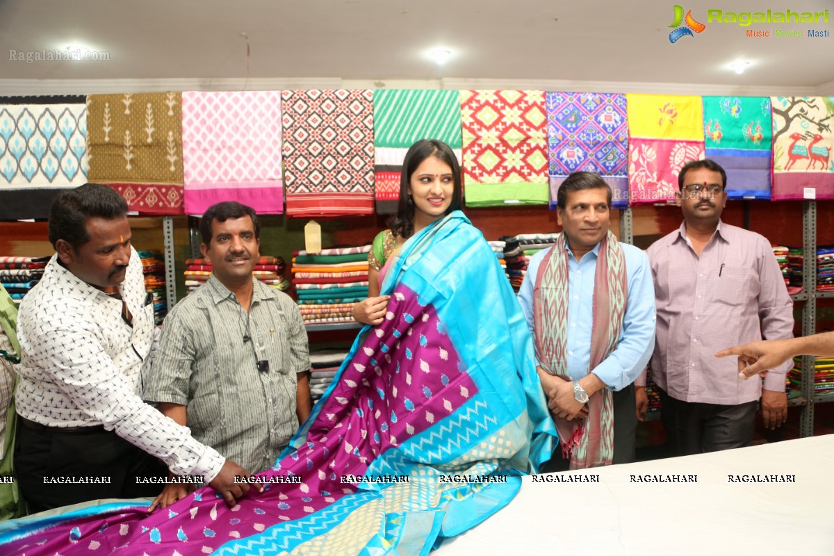 Pochampally IKAT art Mela @ Nizampet launched by Nikita Bisht