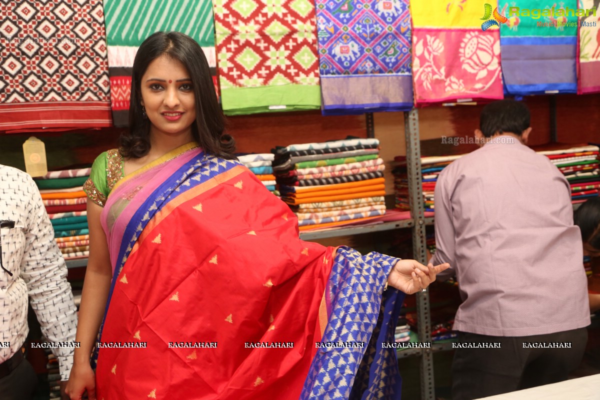 Pochampally IKAT art Mela @ Nizampet launched by Nikita Bisht