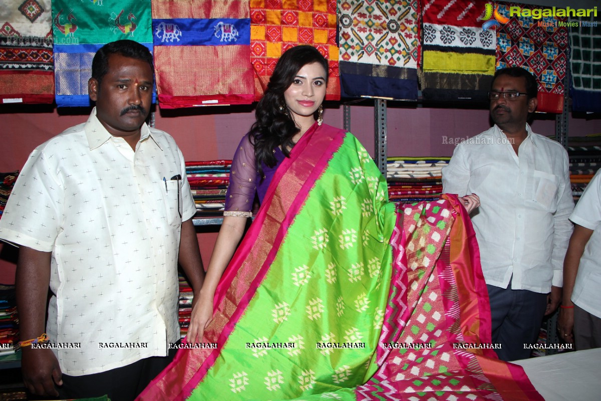 Priyanka Ramana Inaugurates Pochampally IKAT Art Mela, Narayanguda