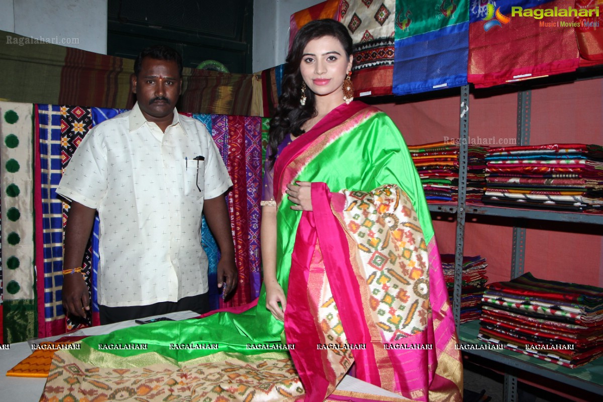Priyanka Ramana Inaugurates Pochampally IKAT Art Mela, Narayanguda