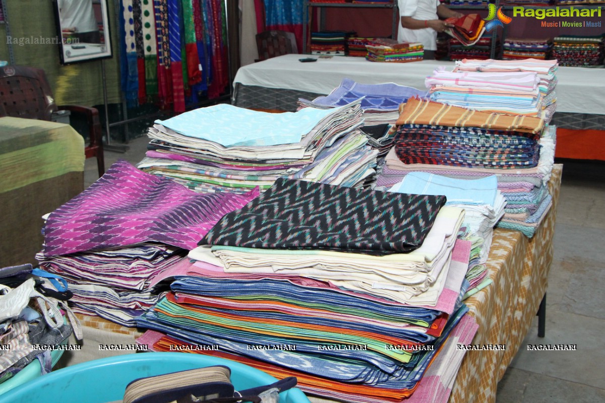 Priyanka Ramana Inaugurates Pochampally IKAT Art Mela, Narayanguda