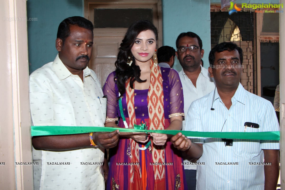 Priyanka Ramana Inaugurates Pochampally IKAT Art Mela, Narayanguda