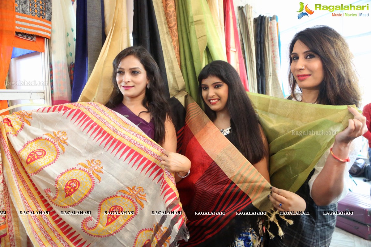 Poorni Inaugurates Silk India Expo 2017 at Sri Satya Sai Nigamagamam, Srinagar Colony, Hyderabad