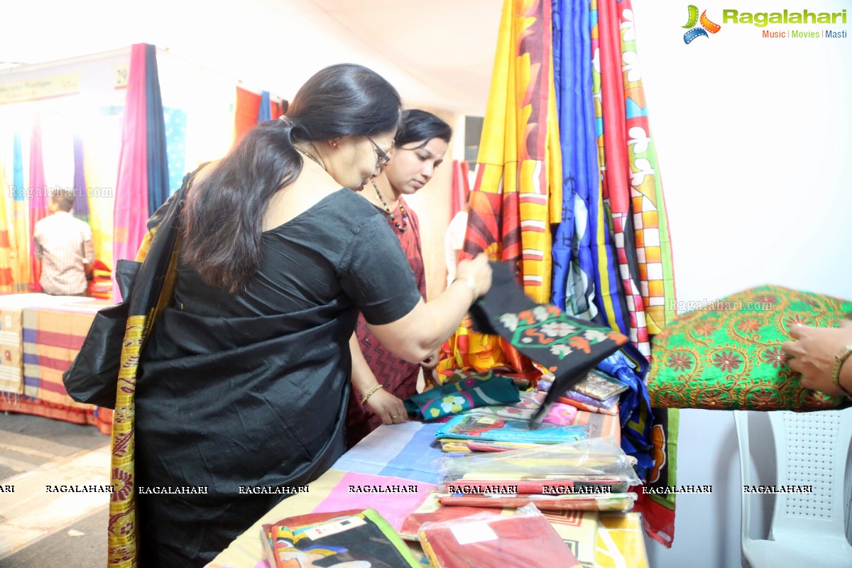 Poorni Inaugurates Silk India Expo 2017 at Sri Satya Sai Nigamagamam, Srinagar Colony, Hyderabad