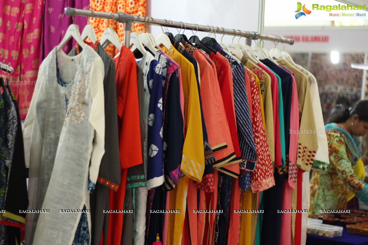 Naina Ganguly inaugurates Vastra Vibha Fashion and Lifestyle Exhibition cum Sale