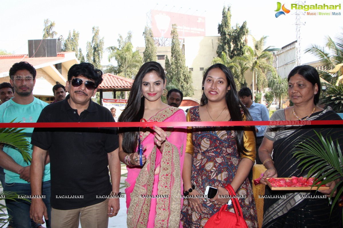 Naina Ganguly inaugurates Vastra Vibha Fashion and Lifestyle Exhibition cum Sale