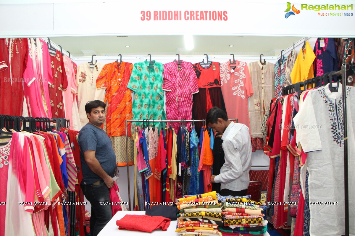 Naina Ganguly inaugurates Vastra Vibha Fashion and Lifestyle Exhibition cum Sale