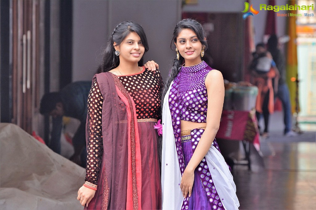 Veena inaugurates Silk India Expo at Vijayawada