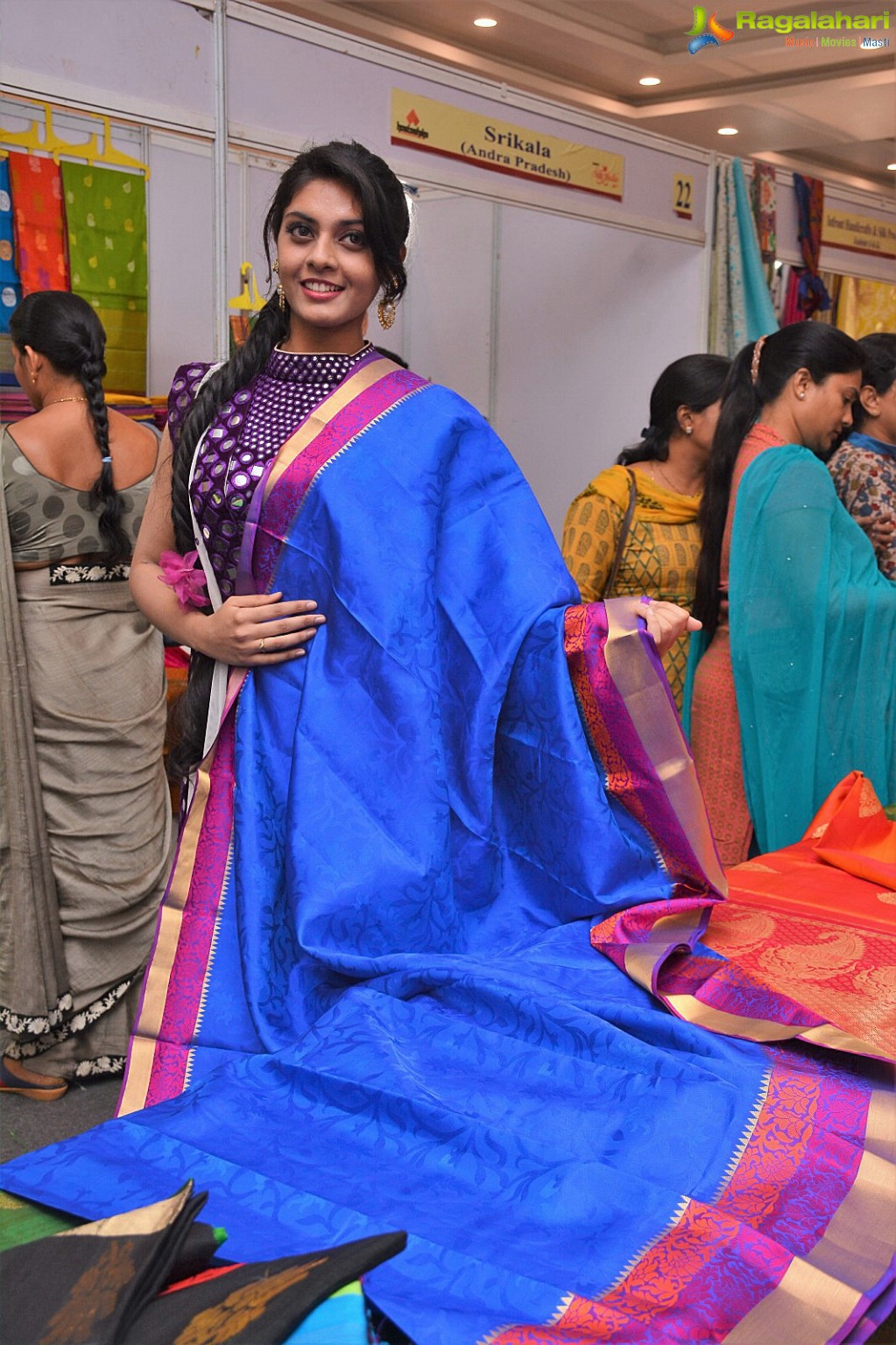 Veena inaugurates Silk India Expo at Vijayawada