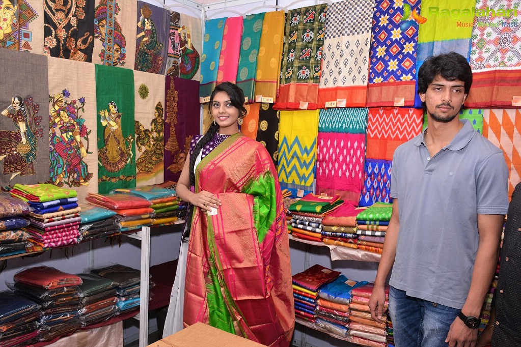 Veena inaugurates Silk India Expo at Vijayawada