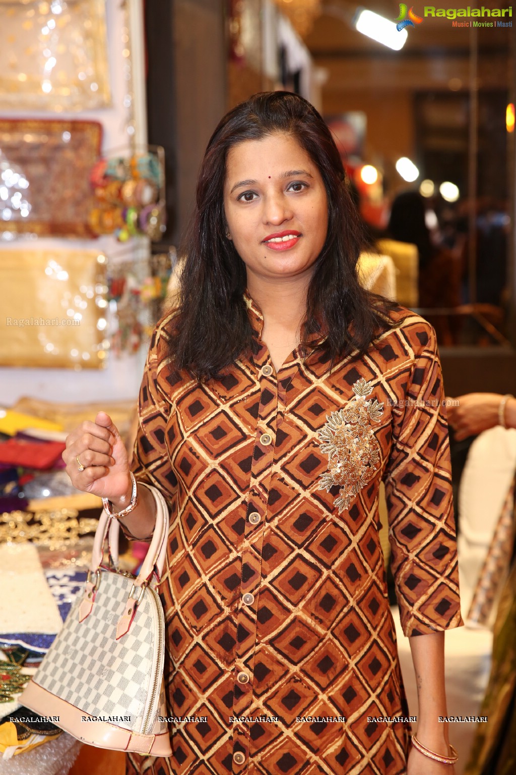 Pravallika Reddy inaugurates Akritti Elite Exhibition and Sale (Jan 16-17)