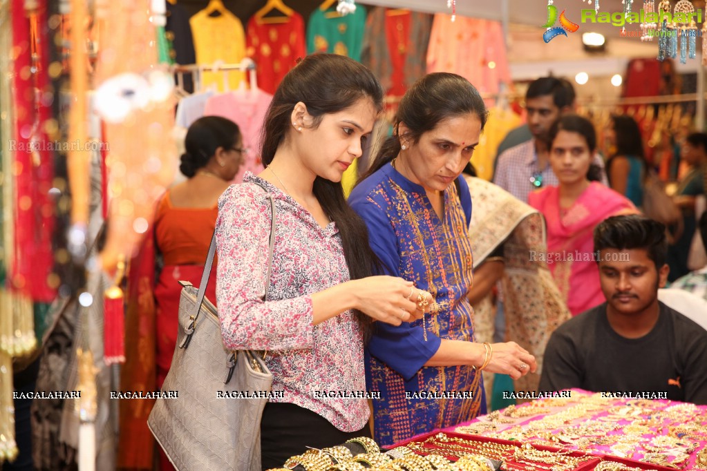 Pravallika Reddy inaugurates Akritti Elite Exhibition and Sale (Jan 16-17)