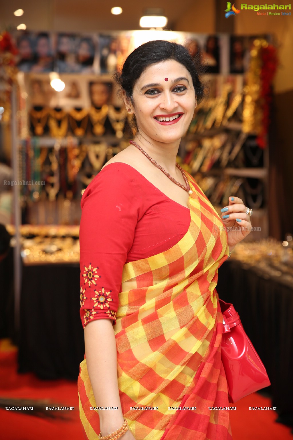 Pravallika Reddy inaugurates Akritti Elite Exhibition and Sale (Jan 16-17)