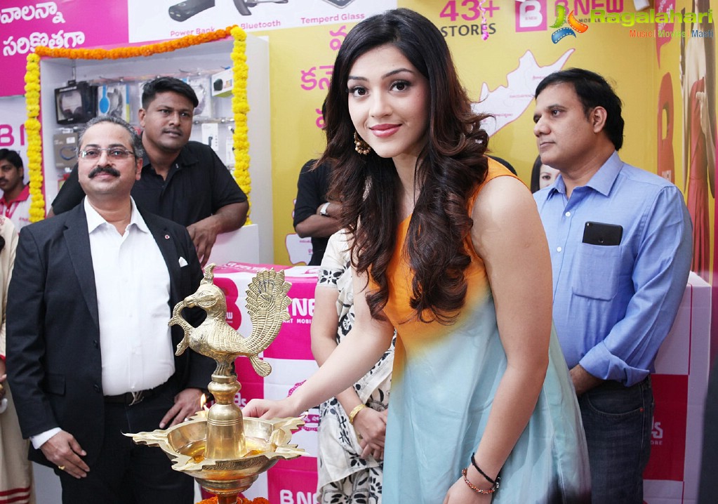 Mehrene Kaur launches B New Mobile Store at Adoni