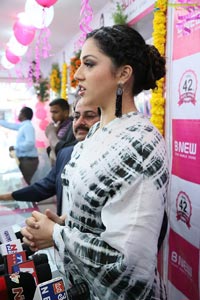 Mehreen Pirzada B New Store Hindupur