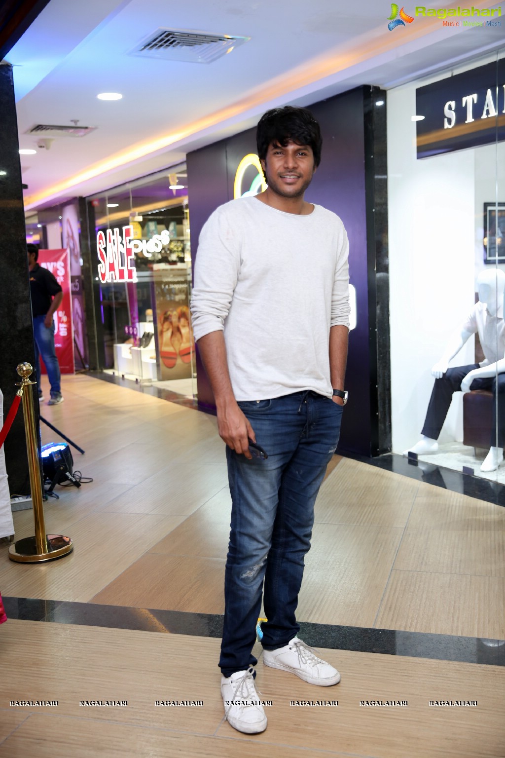 Manasuku Nachindi Press Meet at Mantra Mall, Attapur, Hyderabad