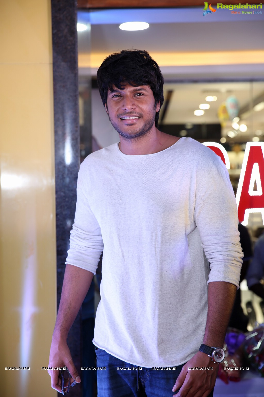 Manasuku Nachindi Press Meet at Mantra Mall, Attapur, Hyderabad