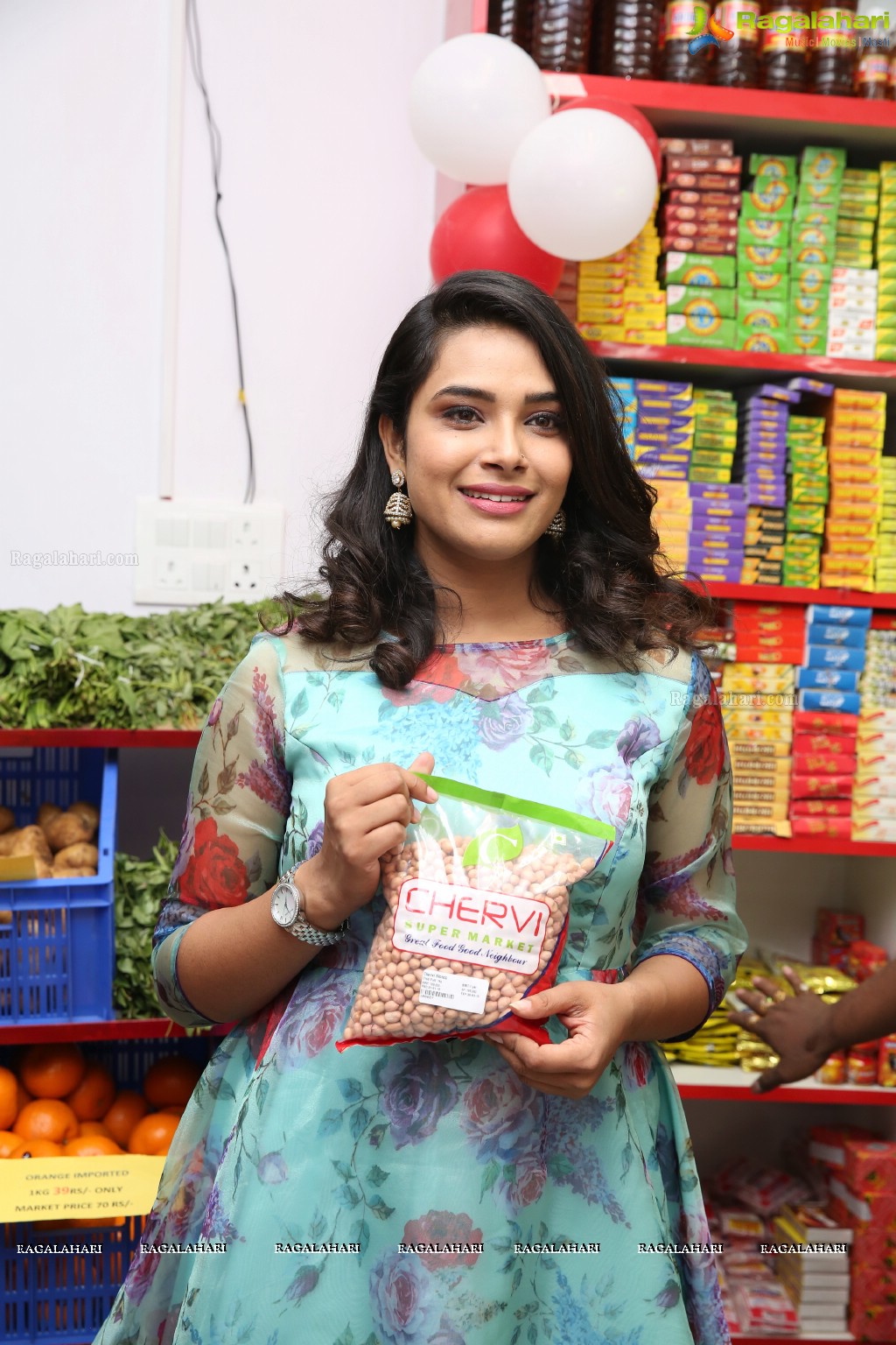 Hari Teja launches Chervi Super Stores, Nizampet