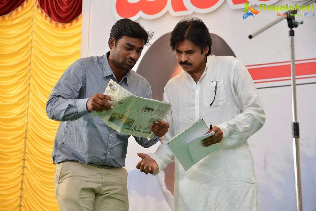 Pawan Kalyan Interaction with Farmers at Ananthapuram