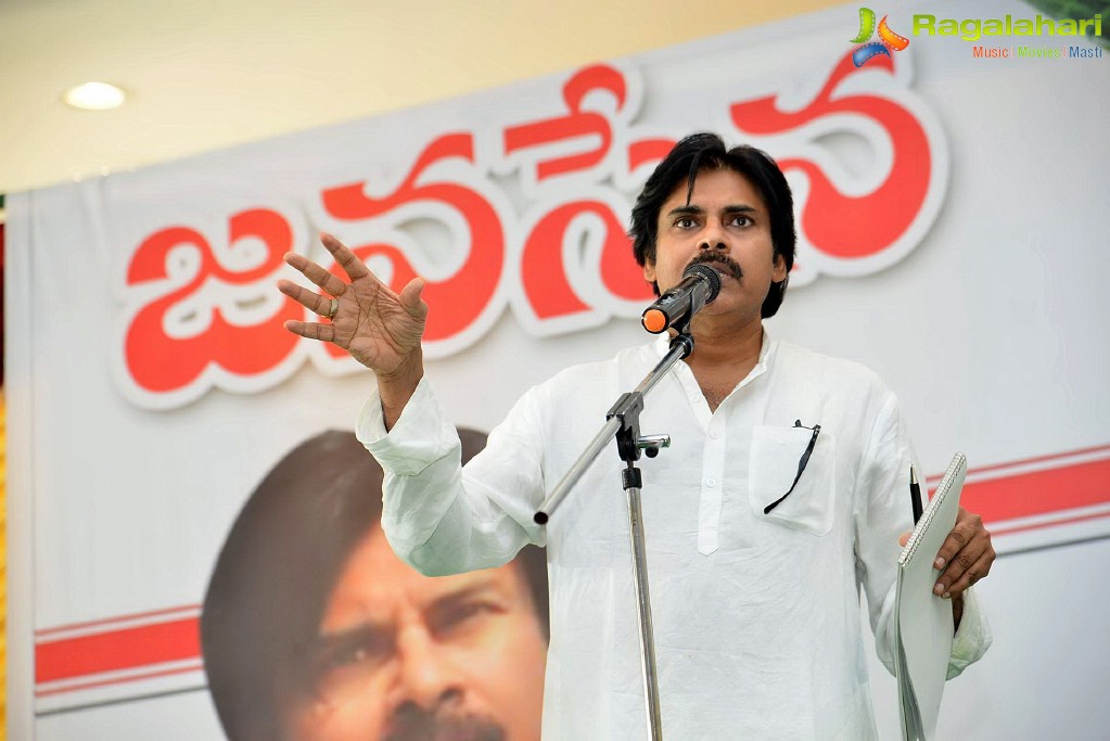 Pawan Kalyan Interaction with Farmers at Ananthapuram