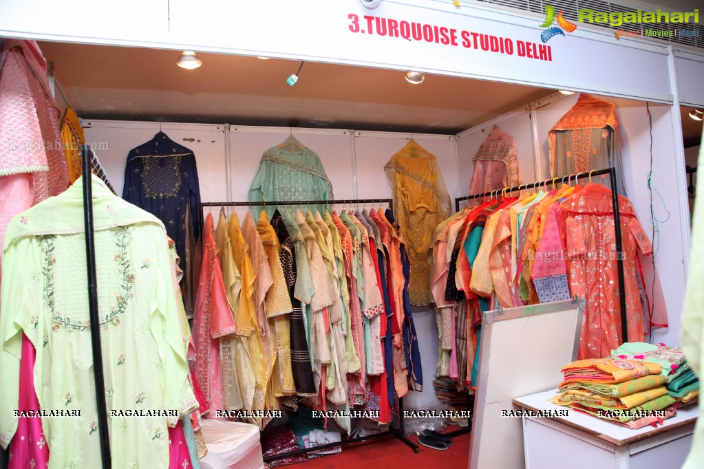 Srishti Vyakaranam launches Khwaaish Designer Lifestyle Exhibition at Taj Krishna