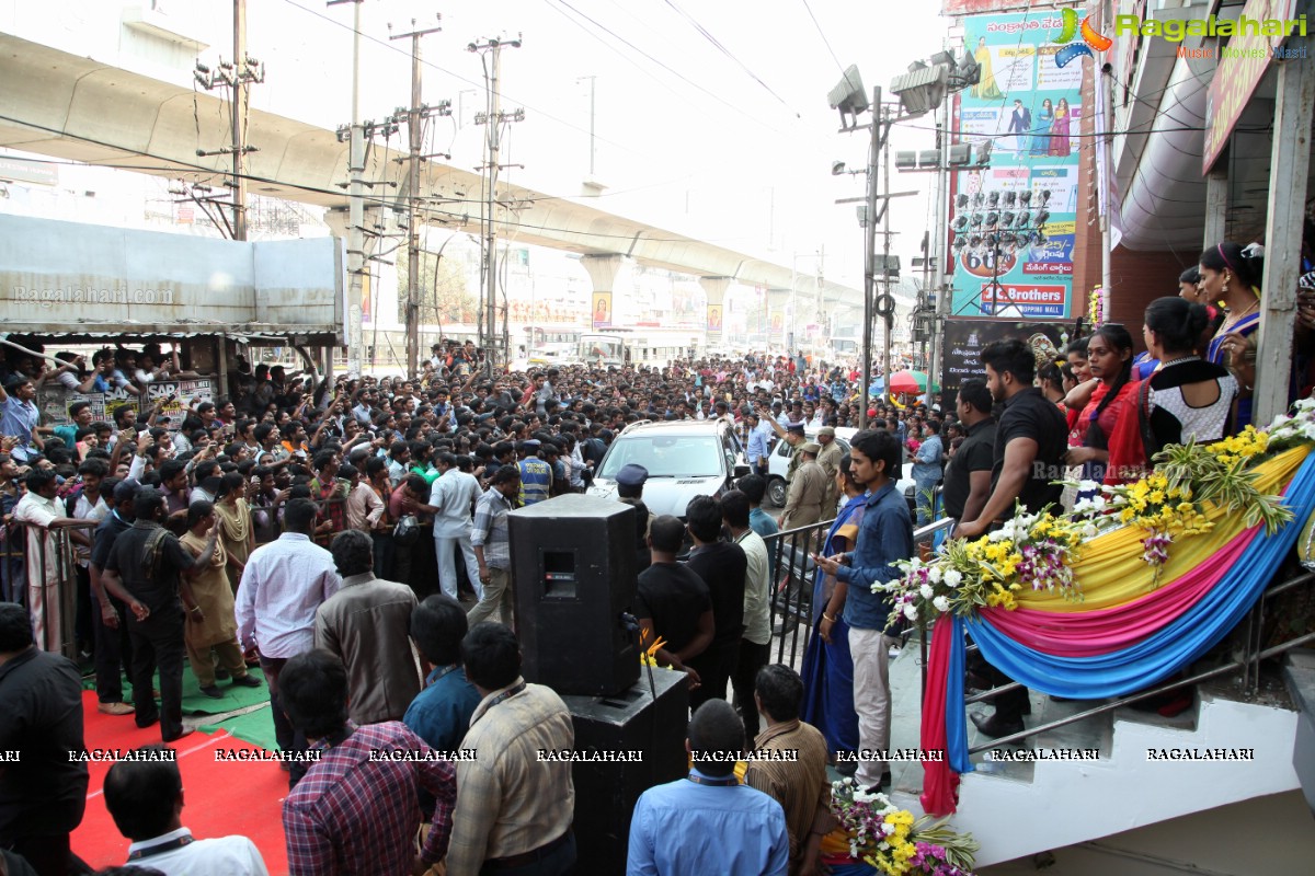 Vijay Deverakonda and Anu Emmanuel launches KLM Fashion Mall, Dilsukhnagar, Hyderabad