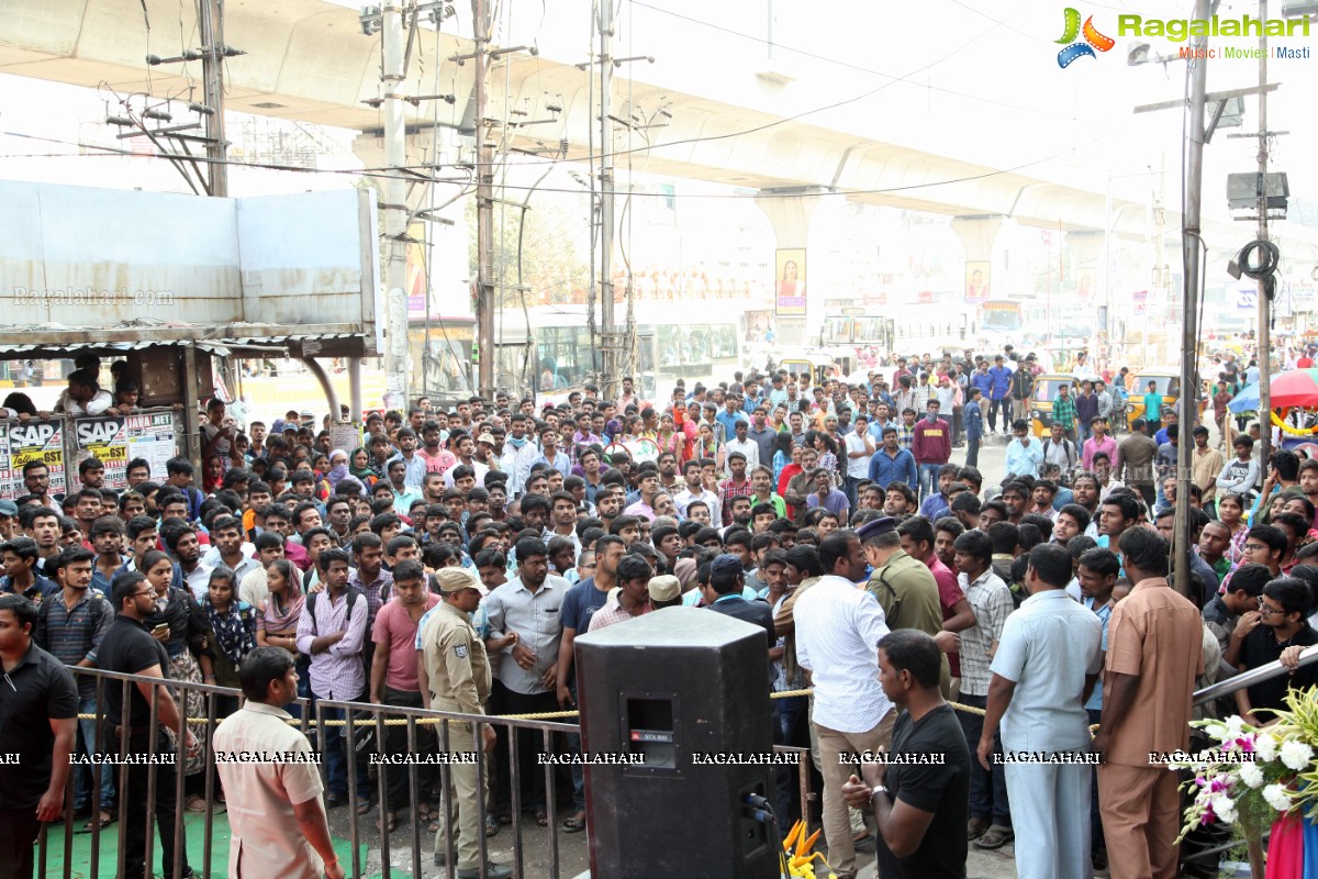 Vijay Deverakonda and Anu Emmanuel launches KLM Fashion Mall, Dilsukhnagar, Hyderabad