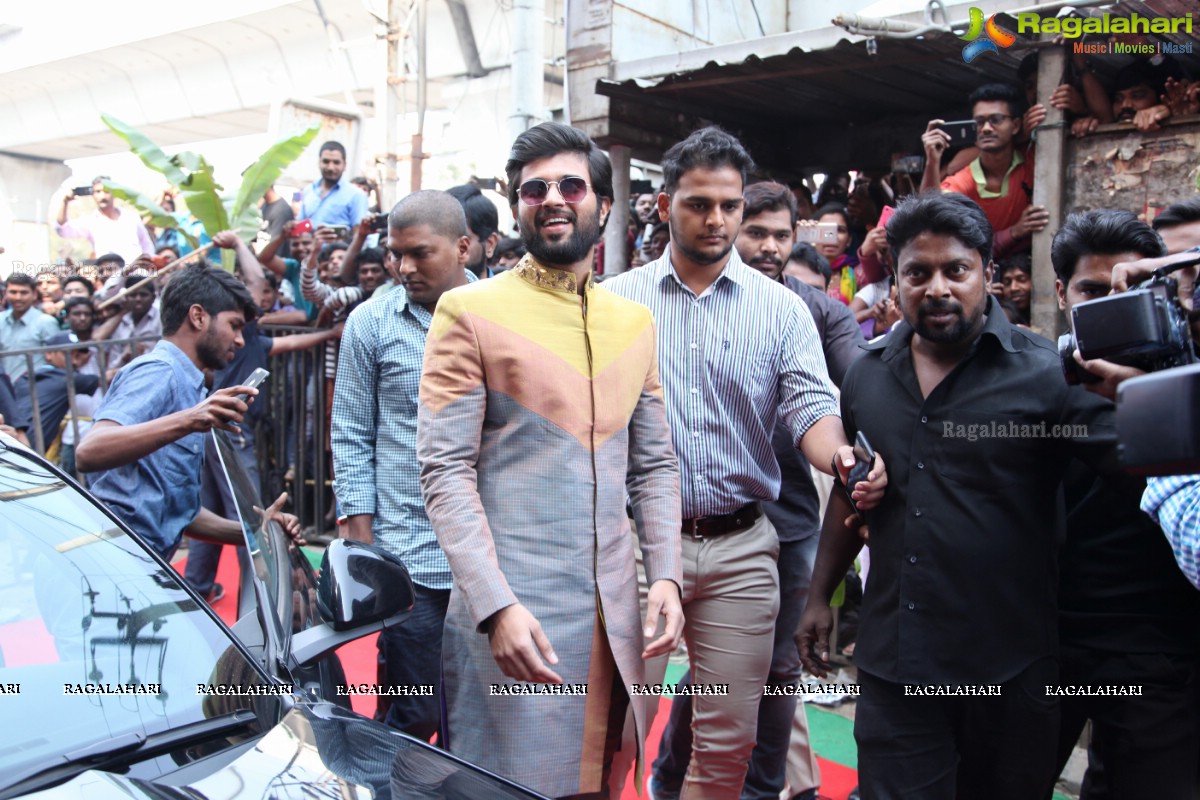 Vijay Deverakonda and Anu Emmanuel launches KLM Fashion Mall, Dilsukhnagar, Hyderabad