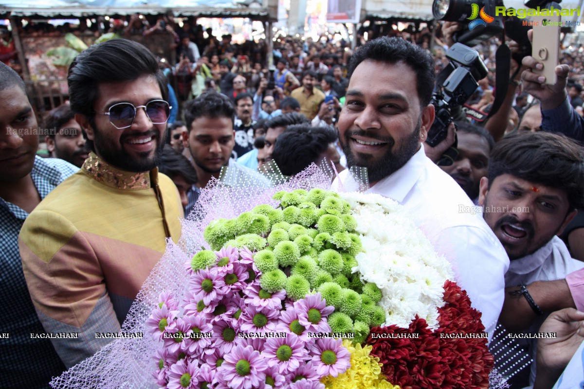 Vijay Deverakonda and Anu Emmanuel launches KLM Fashion Mall, Dilsukhnagar, Hyderabad