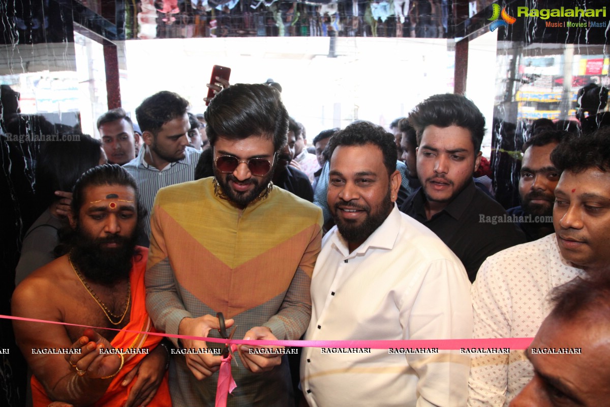 Vijay Deverakonda and Anu Emmanuel launches KLM Fashion Mall, Dilsukhnagar, Hyderabad