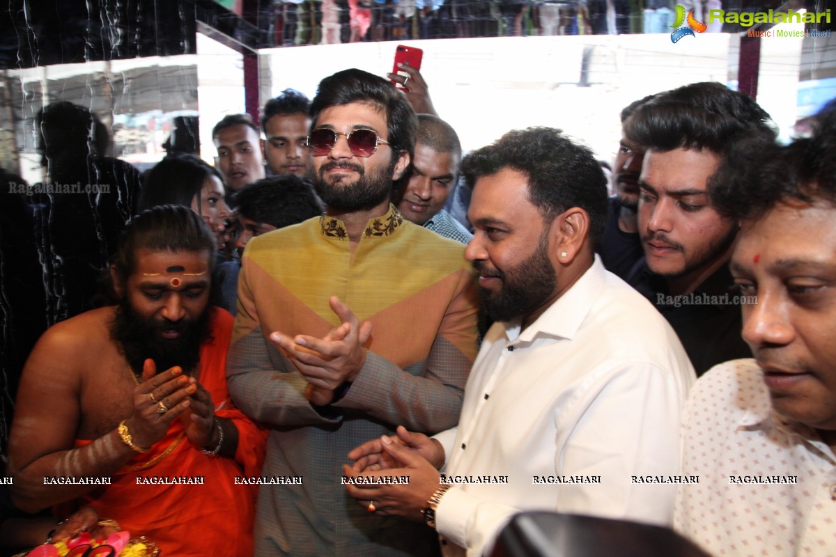 Vijay Deverakonda and Anu Emmanuel launches KLM Fashion Mall, Dilsukhnagar, Hyderabad