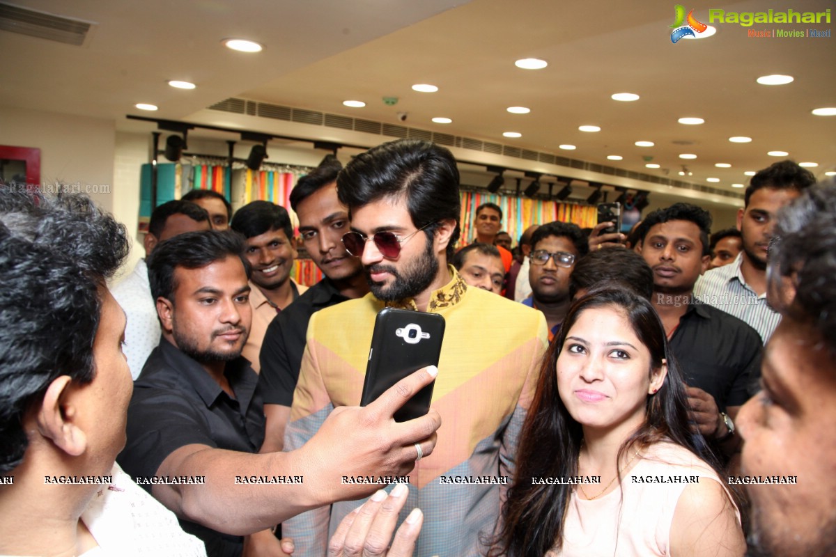 Vijay Deverakonda and Anu Emmanuel launches KLM Fashion Mall, Dilsukhnagar, Hyderabad