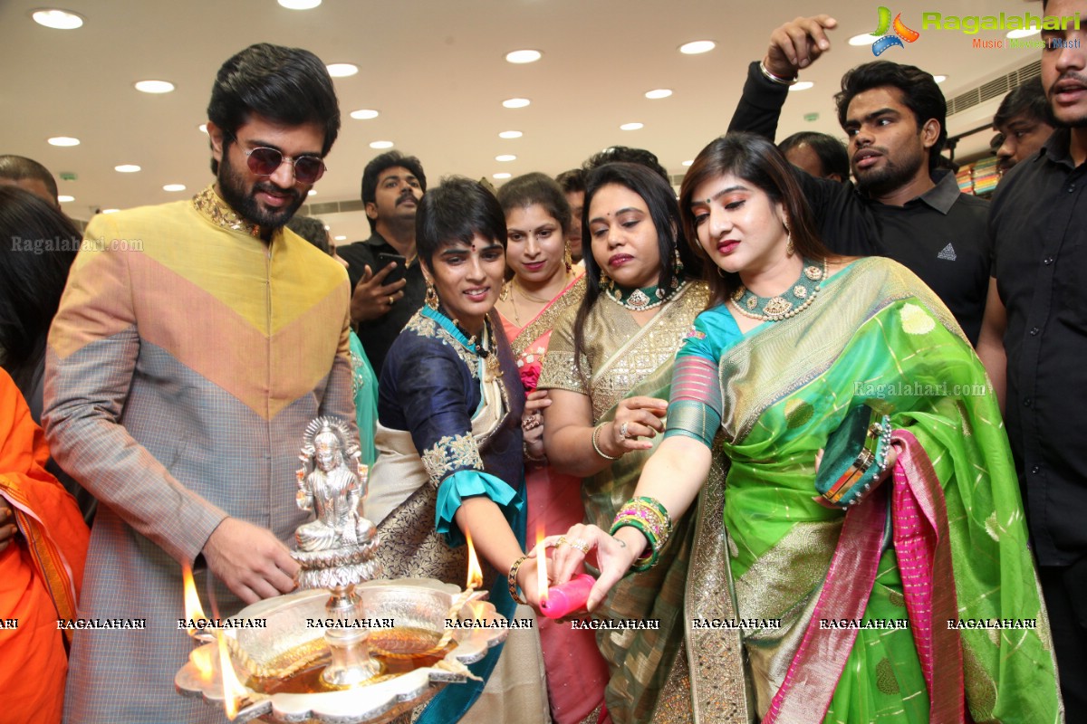 Vijay Deverakonda and Anu Emmanuel launches KLM Fashion Mall, Dilsukhnagar, Hyderabad