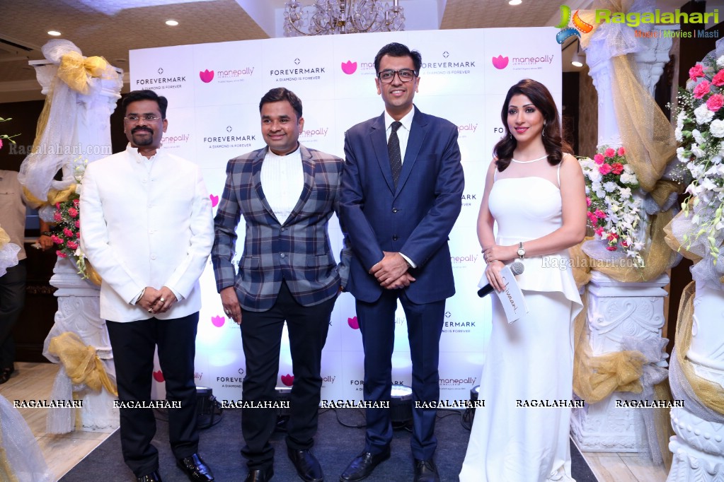 Manepally Jewellers launches Forevermark in Hyderabad