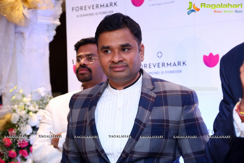 Manepally Jewellers launches Forevermark in Hyderabad