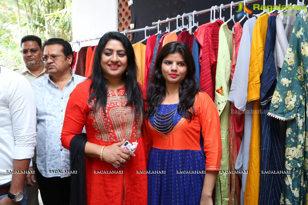 Page 3 Fashion Exhibition at Country Club