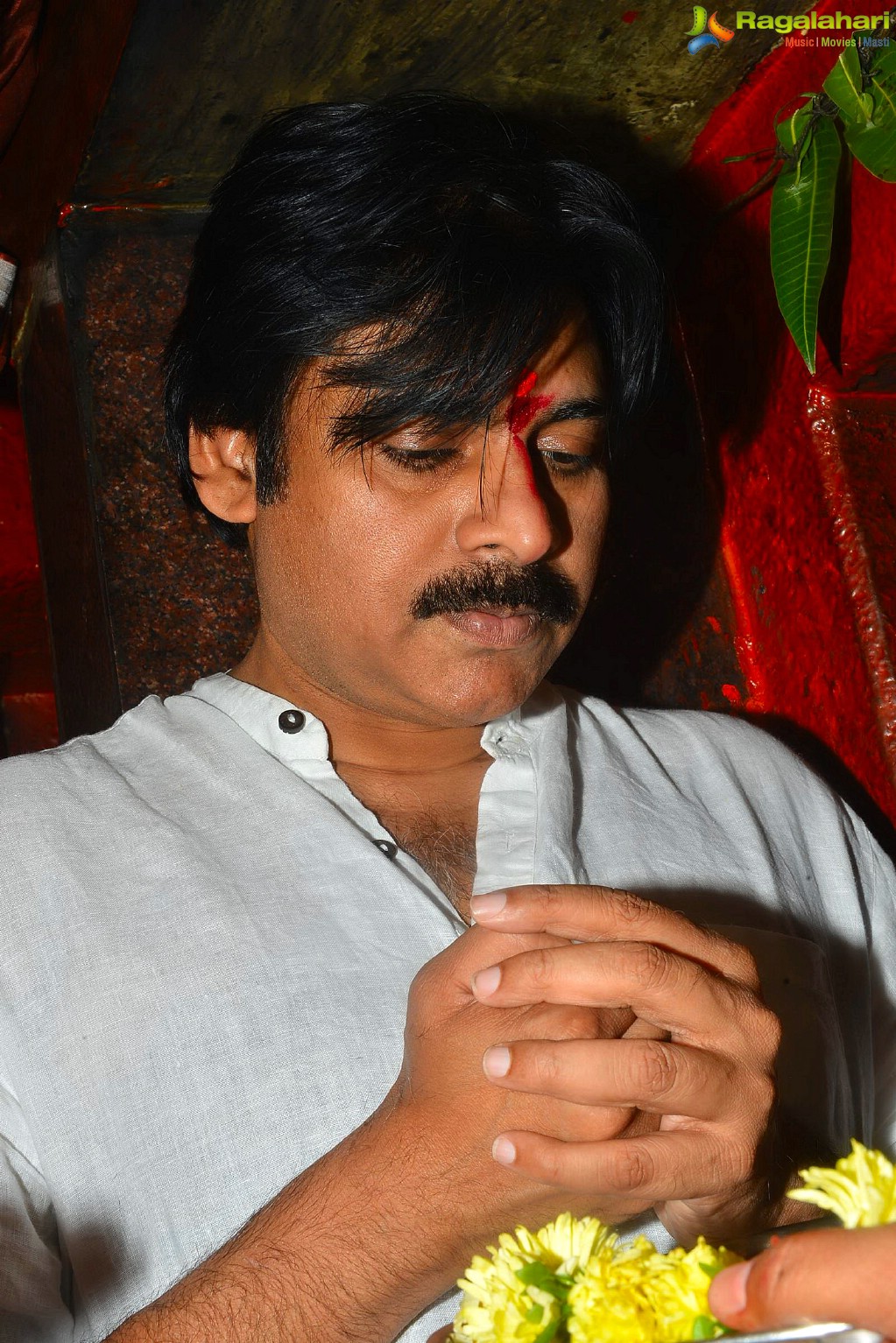 Pawan Kalyan visits Kondagattu Temple