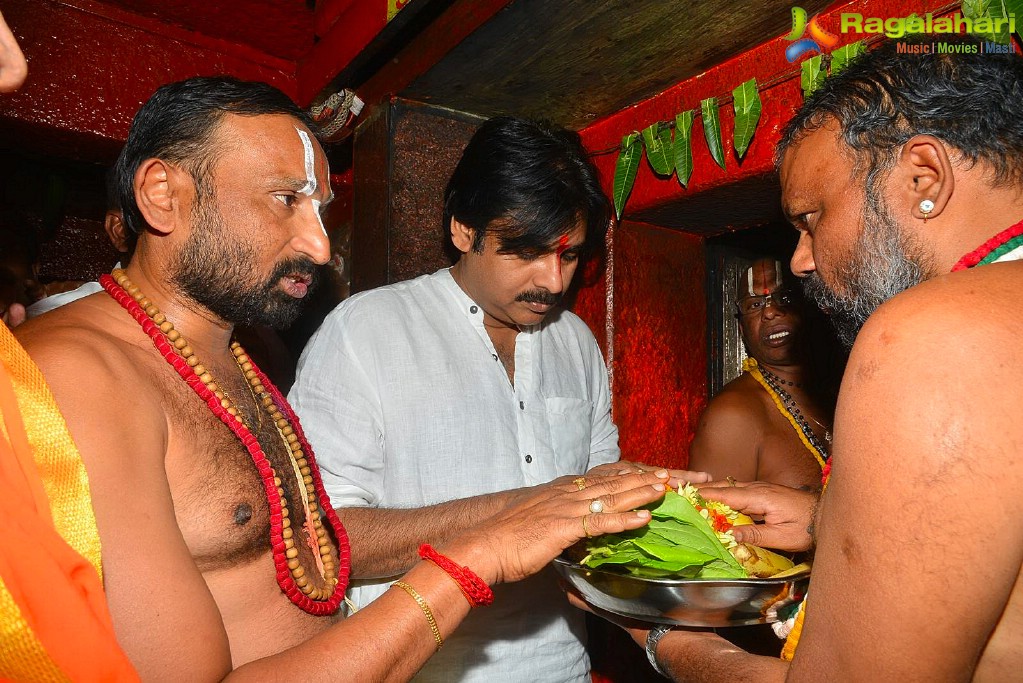 Pawan Kalyan visits Kondagattu Temple