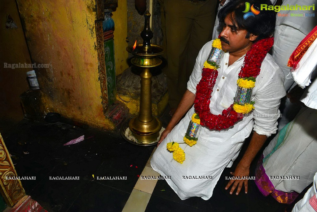 Pawan Kalyan at Lakshmi Narasimha Swamy Temple - Kadiri