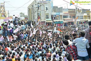 Pawan Kalyan meets Paritala Sunitha at Ananthapuram